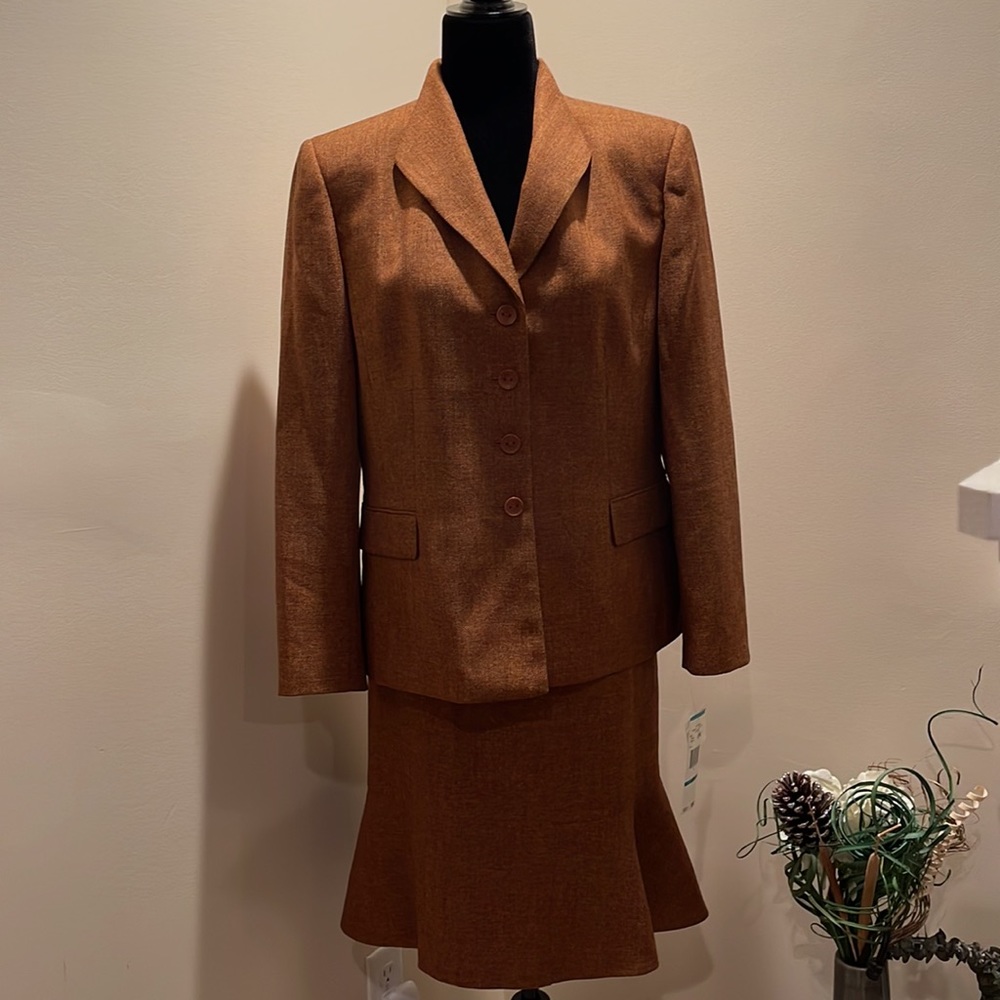 NWT- Collections for Le Suit Set, 2PC